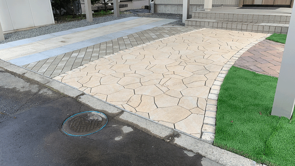 コンクリート平板舗装舗装のアプローチと駐車空間